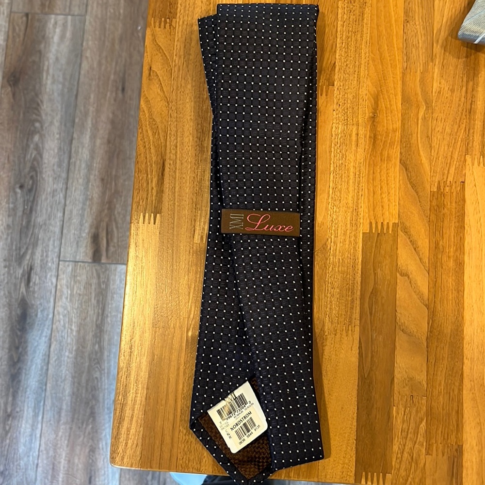 Brand New XMI Luxe tie